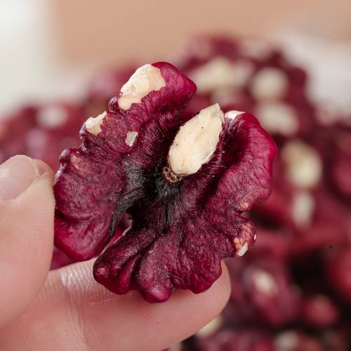 Nogal de nuez roja 'Rubin'